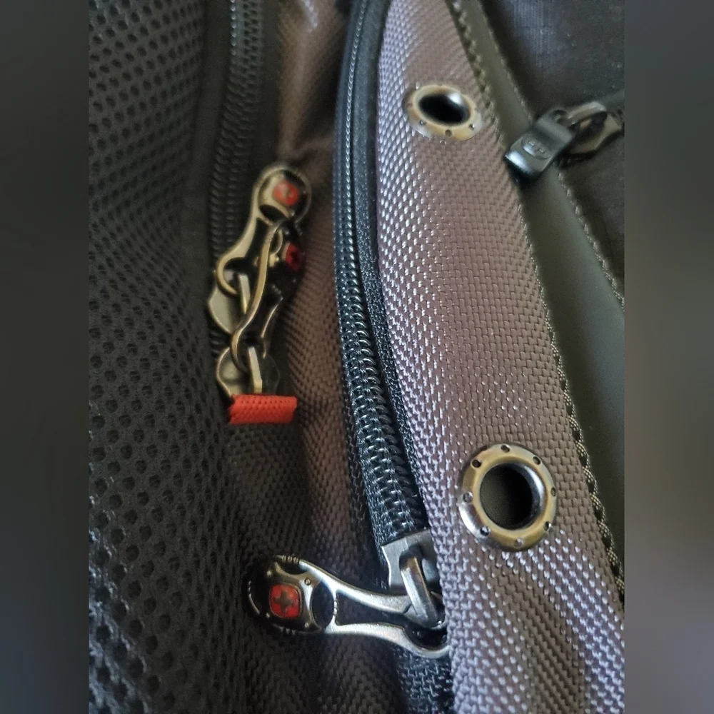 Swiss Gear Wenger Synergy Backpack Laptop Business Black & Gray 16